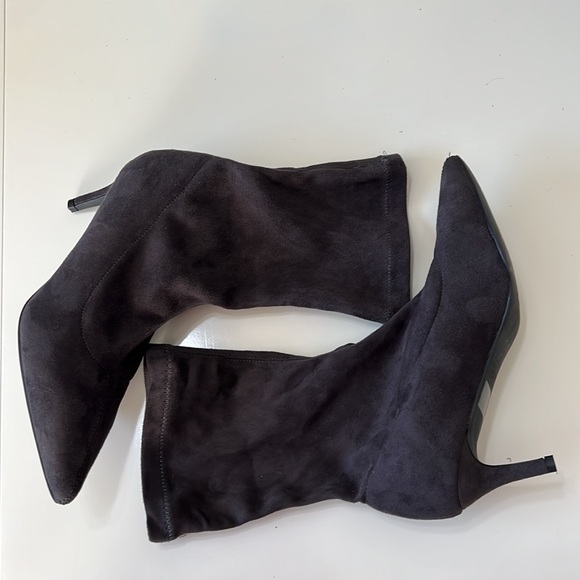 NEW-Halston Girona Vegan Suede Leather Pull on Stretch Boot Gray Size 9 - Picture 7 of 11